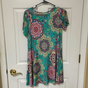 Ladies small flower dress with pockets.  I am 5’7” & it sits 2” above my knees.